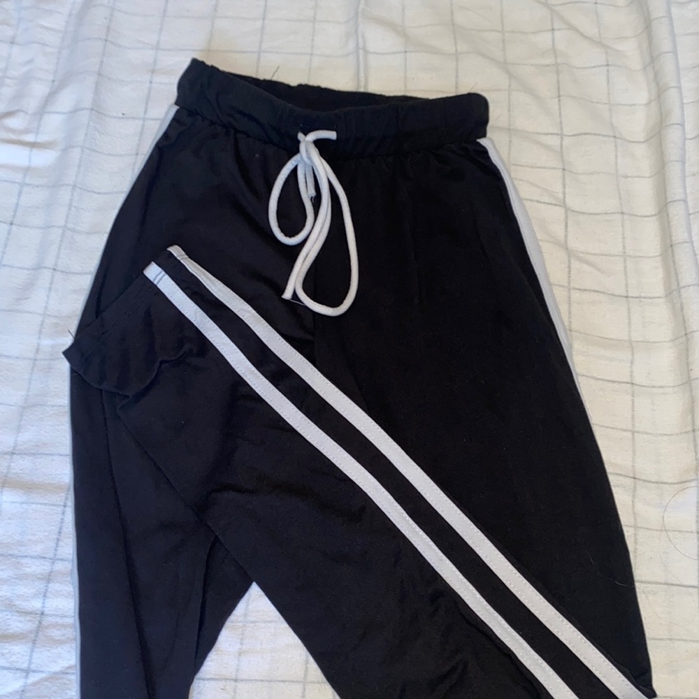 Black Fashion Nova Leggings.